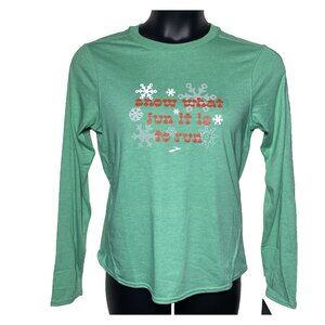 Brooks Size Medium Green Run Merry Distance Graphic Long Sleeve T-shirt Snow Fun